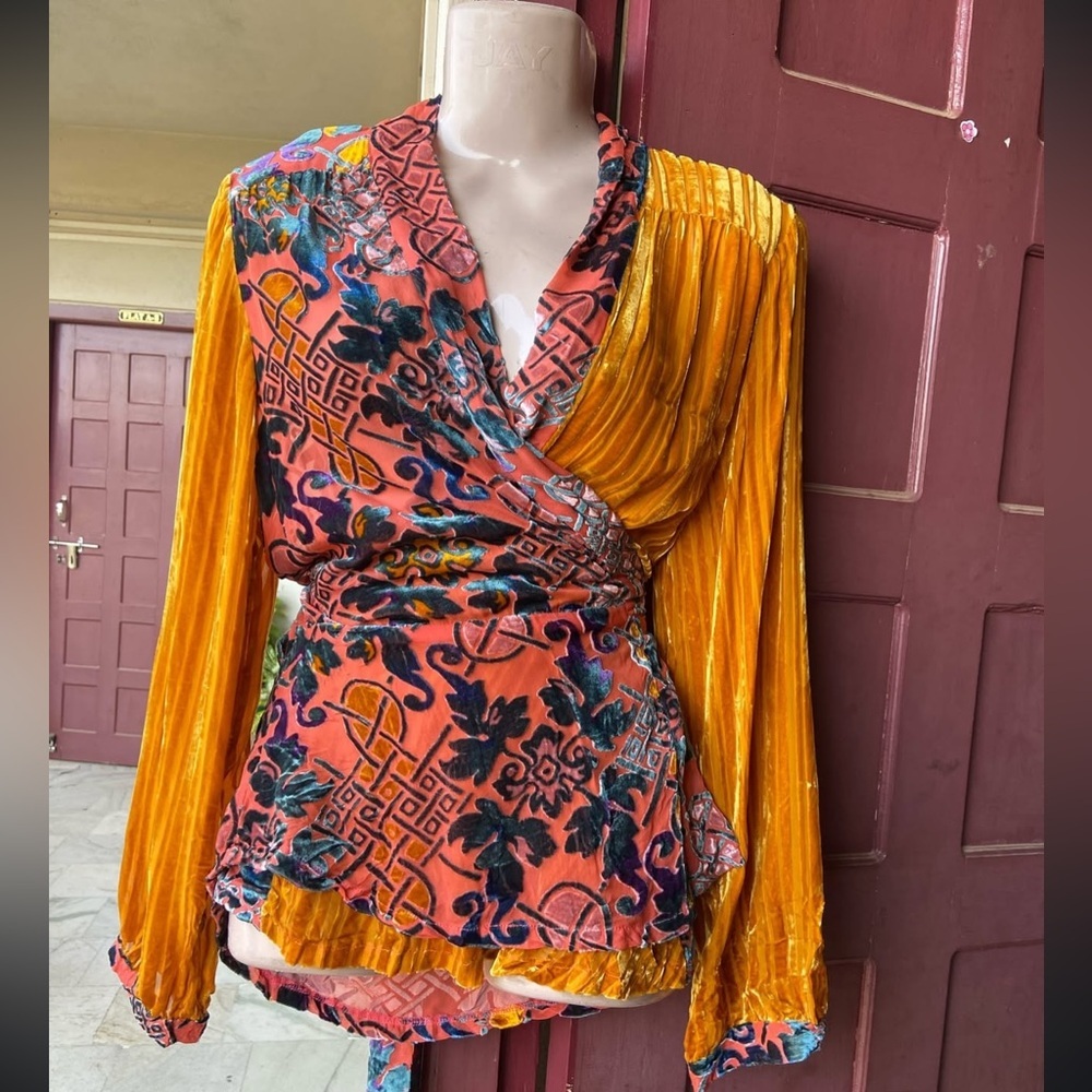 Nwot‎ Anthropologie Velvet Patchwork Wrap Top by Moulinette Soeurs - Picture 9 of 12